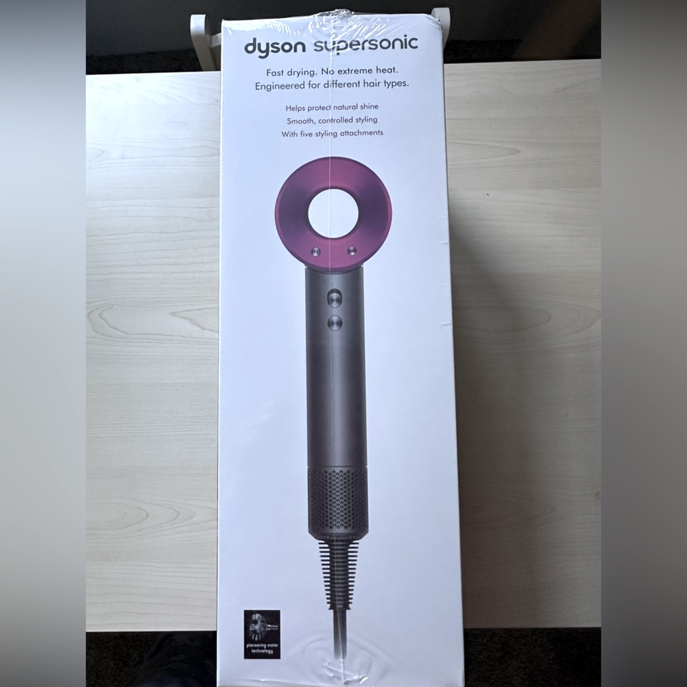 Dyson Supersonic Hair Dryer in Iron/Fuchsia New In Box - Picture 2 of 6